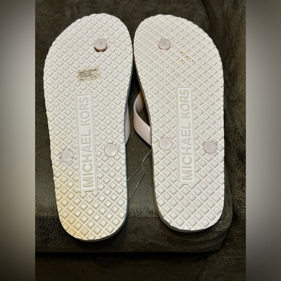 Michael Kors Mk Flip Flop Pvc Jet Set Pink Gold Logo Sandals Us 8 - NWOT - Picture 3 of 4